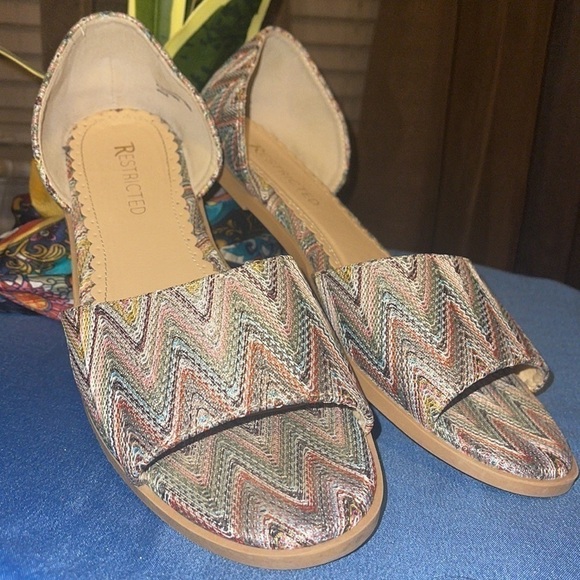 Restricted for Francesca Slip On Peep Toe Sandals - Picture 3 of 8